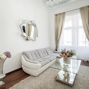 https://opera-luxury-apartment.inbudapesthotels.com