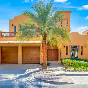 https://fam-living-palm-jumeirah-villas-frond-a.dubaihotelsoffers.com