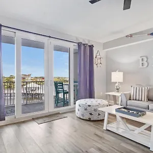 https://southern-comfort-at-laketown-wharf-by-nautical-properties.panamacity-beachhotels.com