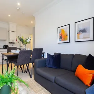 https://cosy-central-2-bedroom-near-beach-shops.brighton-hotels-england.com
